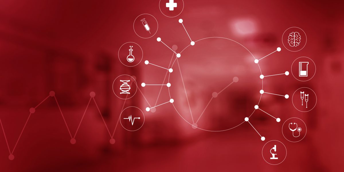 Rote Hintergrundgrafik mit Symbolen für Medizin: Kreuz, Spritze, DNA, Herzschlag, Gehirn, Stethoskop und Mikroskop.