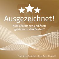 Drei Sterne über der Aufschrift 