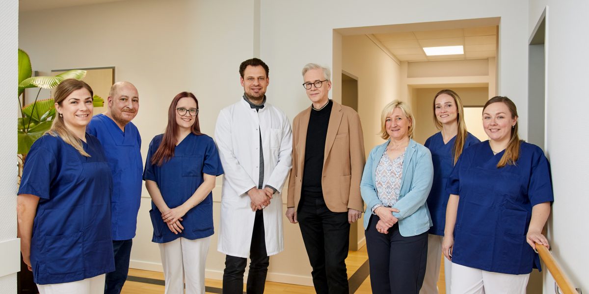 Gruppenfoto der Mitarbeitendes des Zentrums für Implantologie & Oralchirurgie